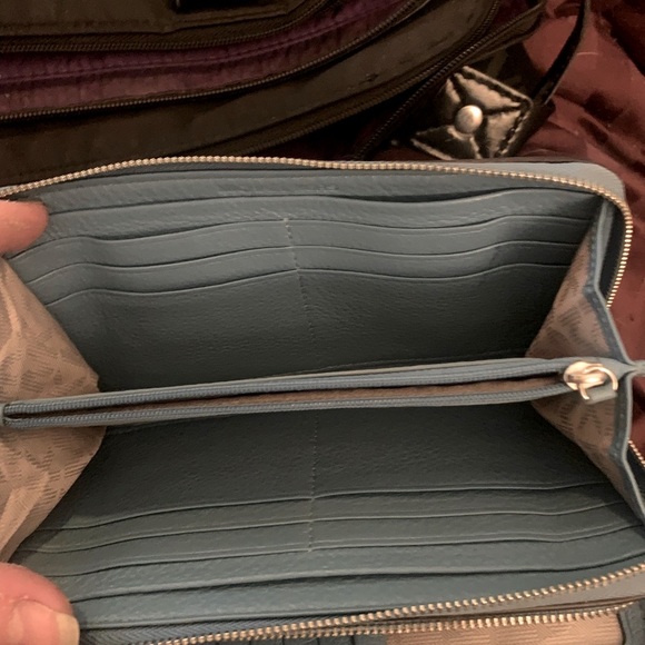 Michael Kors- Super Soft Leather Wallet - Picture 3 of 7